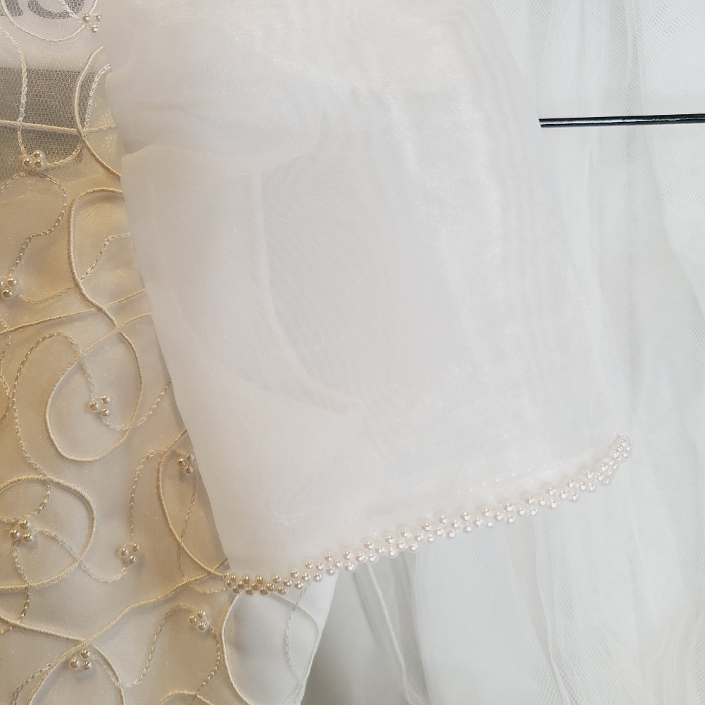 Vintage Communion Dress and Veil - Picture 3 of 11